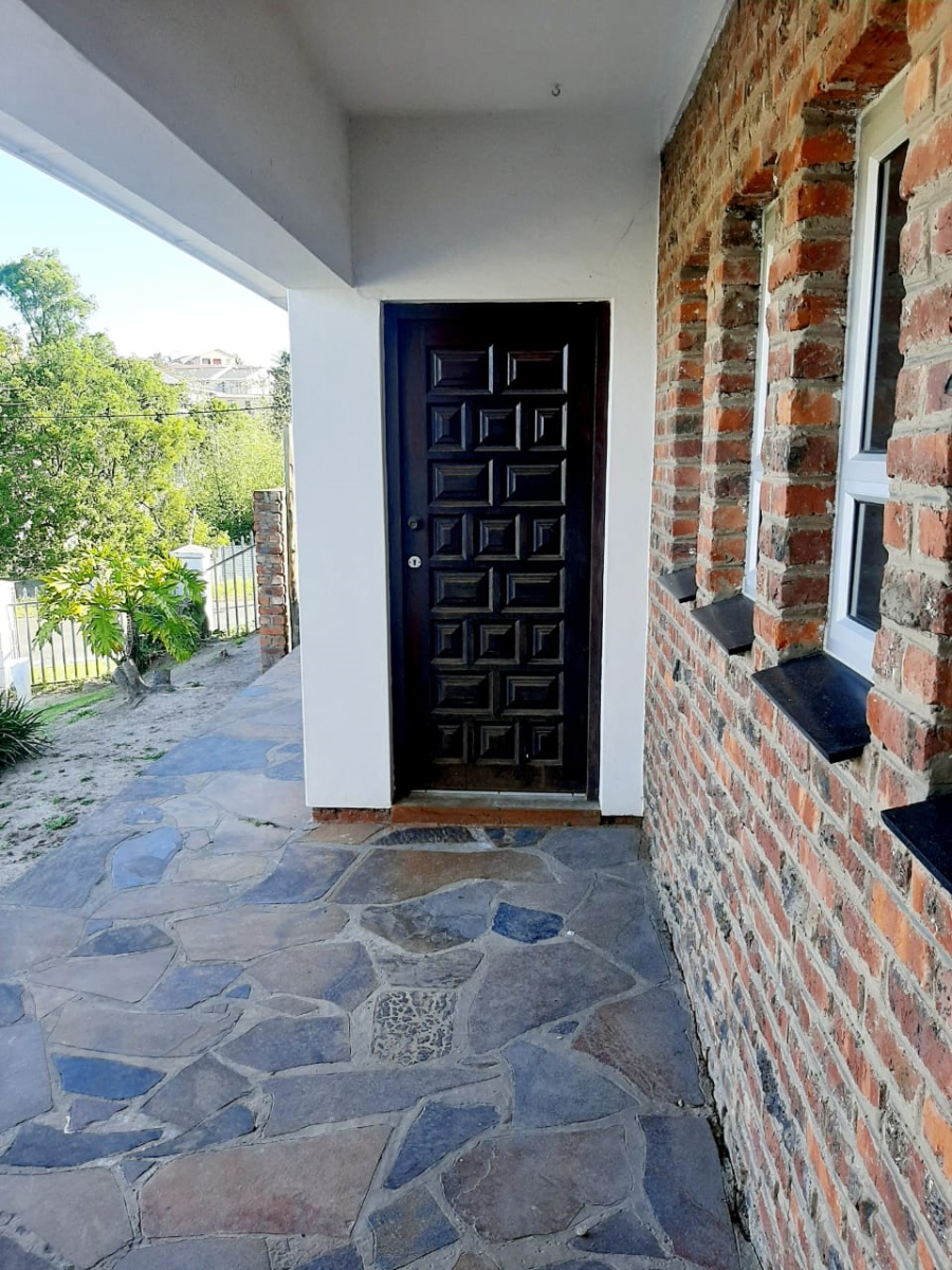 5 Bedroom Property for Sale in Amalinda Eastern Cape